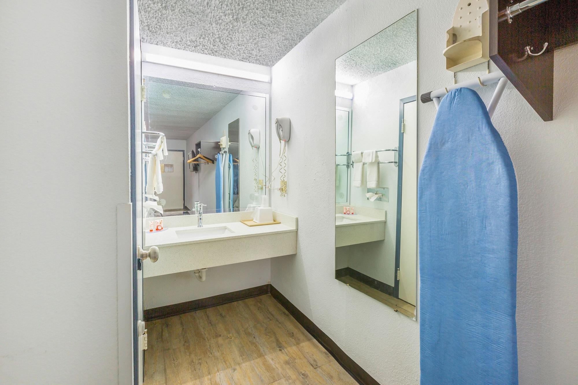 Oyo Hotel Baton Rouge Mid City Экстерьер фото