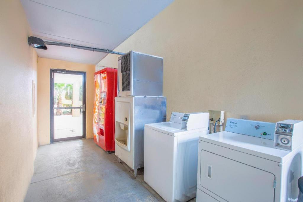 Oyo Hotel Baton Rouge Mid City Экстерьер фото