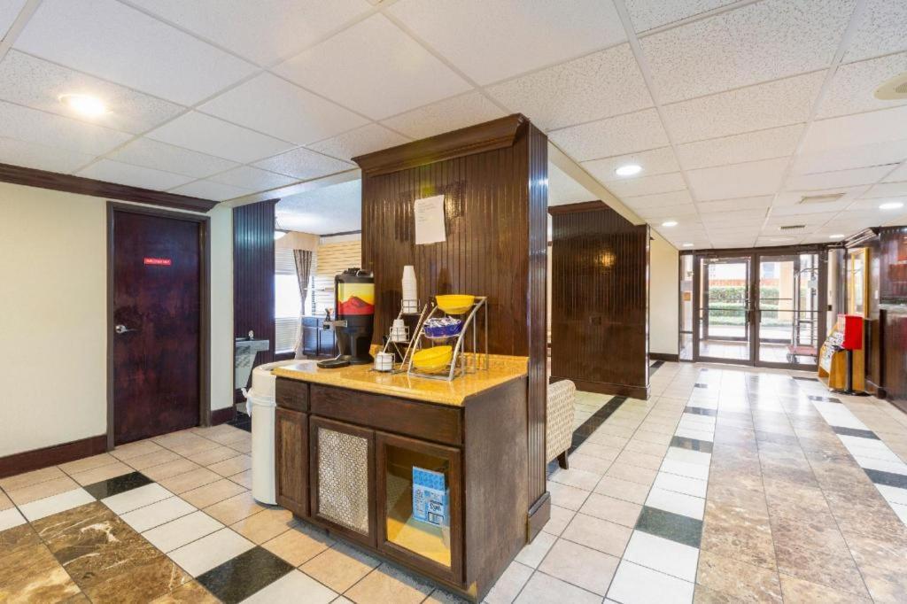 Oyo Hotel Baton Rouge Mid City Экстерьер фото
